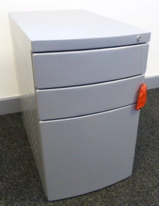 High Mobile Metal Pedestal - Silver - Image 3